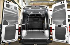 01_Bočné obloženie a nová podlaha v VW Crafter